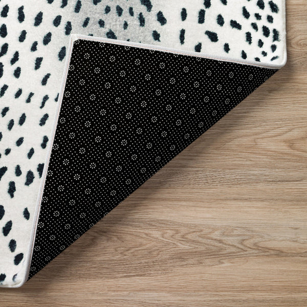 Homeroots 3' X 5' Black Gazelle  Print Shag Handmade Non Skid Area Rug  Polyester 491693