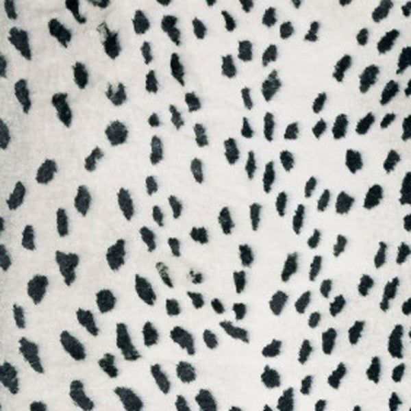 Homeroots 8' X 8' Black Round Gazelle Print Shag Handmade Non Skid Area Rug  Polyester 491696