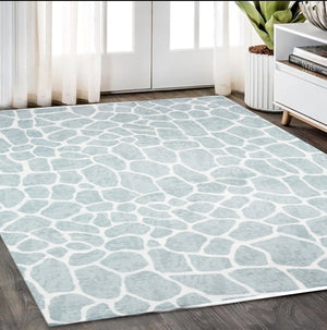Homeroots 5' X 8' Gray And Ivory Animal Print Handmade Non Skid Area Rug  Polyester 491712
