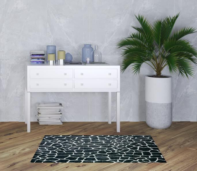 Homeroots 3' X 5' Black And White Croc Print Shag Handmade Non Skid Area Rug  Polyester 491717