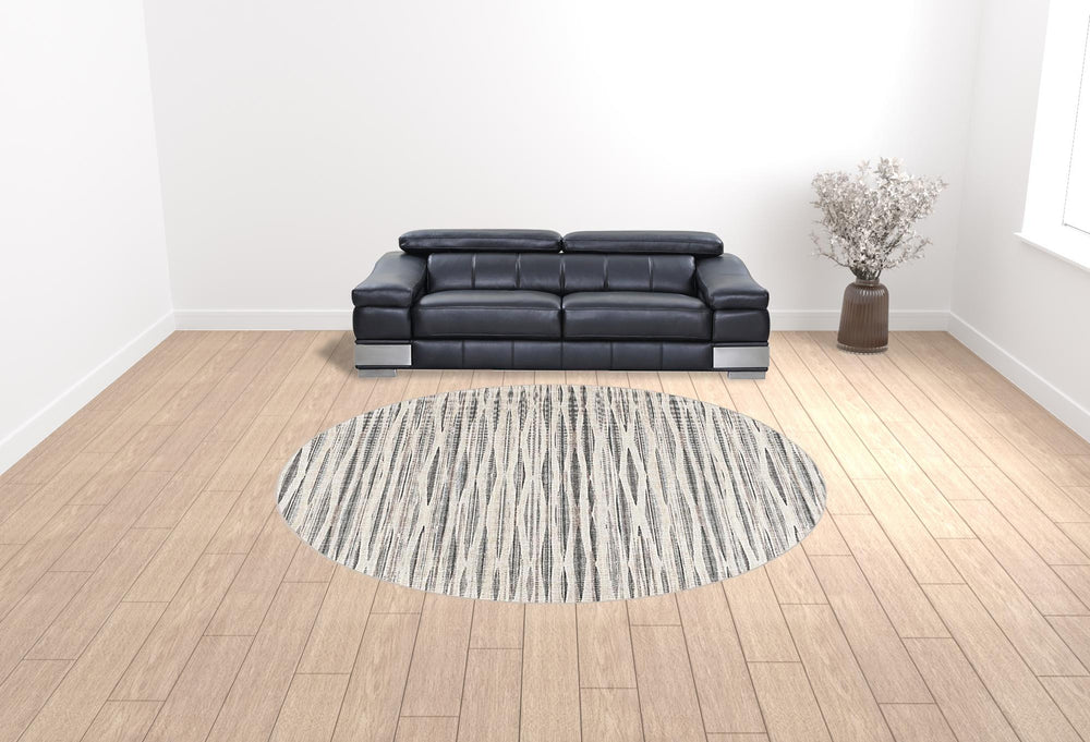 Homeroots 10' Ivory Round Ombre Tufted Handmade Area Rug  Polyester 491750