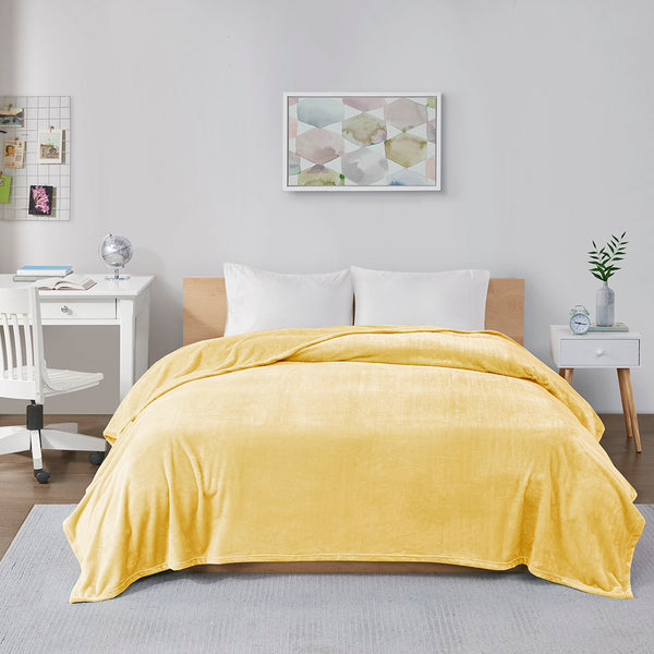 JLA Home Intelligent Design - Oversized Microlight Plush Blanket — Cloud-Soft, OEKO-TEX Certified Cozy Throw for Year-Round Comfort Yellow ID51-826