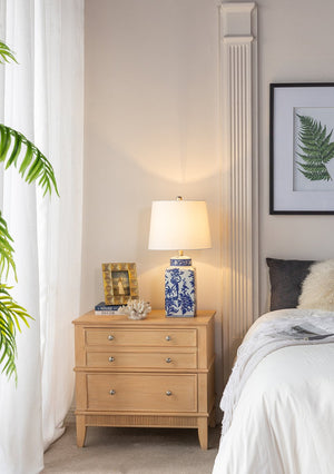 English Elm D13x25" Blue and White Ceramic Vase Lamp — 25" Porcelain Accent Lamp with Hand-Painted Blue Motif, Warm Glow and Statement Style (Home & Office) W2078P324058