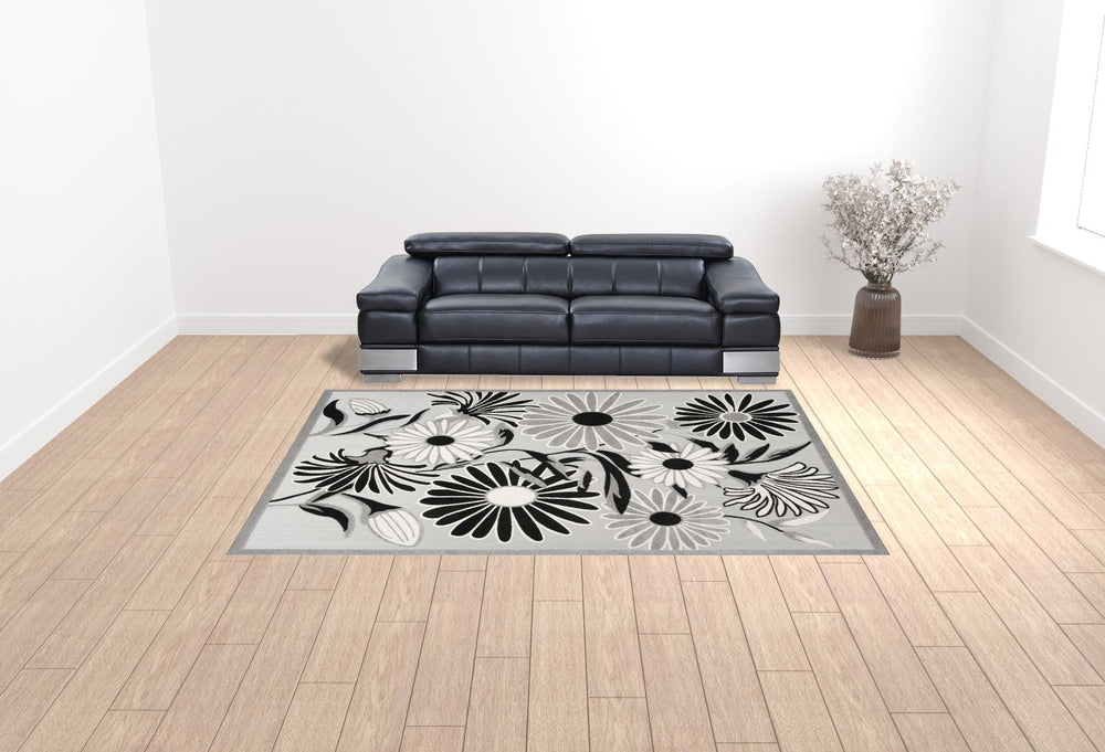 Homeroots 9' X 12' Black And White Floral Stain Resistant Non Skid Area Rug  Polypropylene 505584