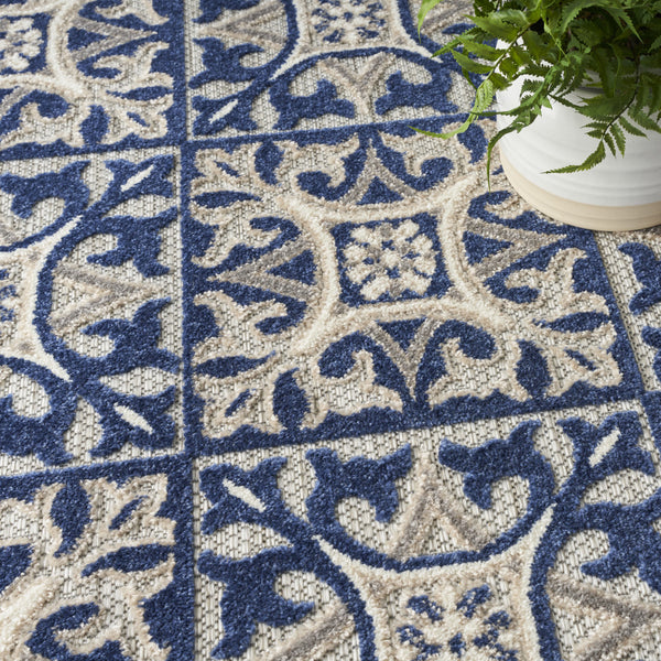 Homeroots 9' X 12' Blue Fleur De Lis Stain Resistant Non Skid Area Rug  Polypropylene 505588