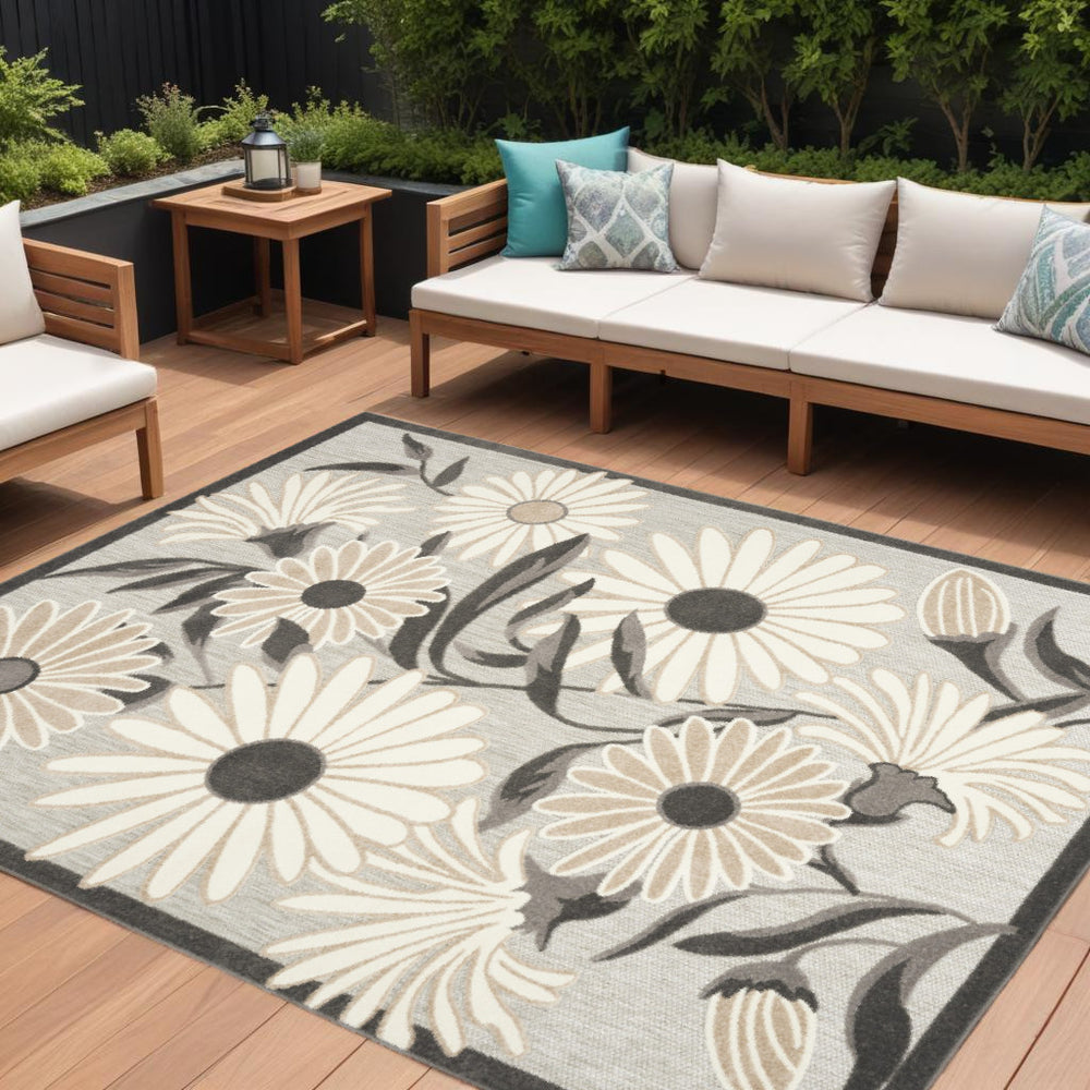 Homeroots 7' X 10' Beige Floral Non Skid Indoor Outdoor Area Rug  Polypropylene 505630