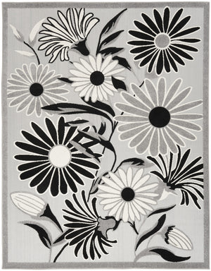 Homeroots 7' X 10' Black And White Floral Stain Resistant Non Skid Area Rug  Polypropylene 505636
