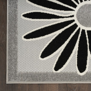 HomeRoots 9' Black and White Floral Area Rug - Stain Resistant, Non-Skid, Durable Design for Modern Living Spaces 7' X 10' 505636