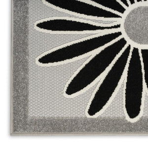 HomeRoots 8' Black and White Floral Area Rug - Durable, Non-Skid Design for Indoor or Outdoor High-Traffic Areas 8' X 11' Rectangle 505639