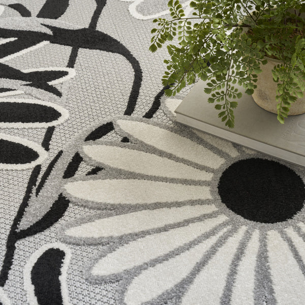 Homeroots 8' X 11' Black And White Floral Non Skid Indoor Outdoor Area Rug  Polypropylene 505639