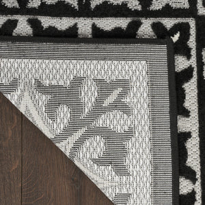 Homeroots 6' X 9' Black And White Fleur De Lis Stain Resistant Non Skid Area Rug  Polypropylene 505650