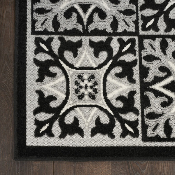 HomeRoots 9' Black and White Fleur De Lis Area Rug - Stain Resistant, Non-Skid, Elegant Design for Any Room 7' X 10' 505651