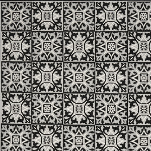 Homeroots 4' X 6' Stylish Black And White Fleur De Lis Area Rug - Stain Resistant, Non-skid, Perfect For Kids! 4' X 6' Polypropylene 505652