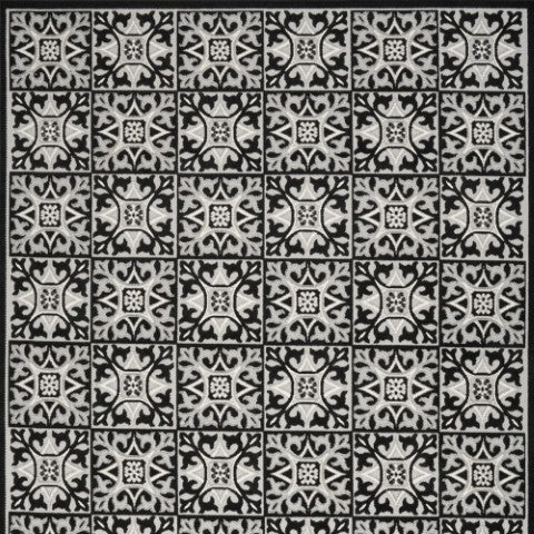 Homeroots 4' X 6' Stylish Black And White Fleur De Lis Area Rug - Stain Resistant, Non-skid, Perfect For Kids! 4' X 6' Polypropylene 505652
