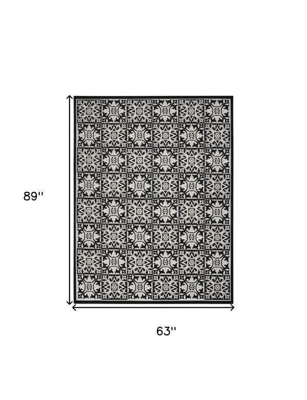 Homeroots 5' X 8' Black And White Fleur De Lis Stain Resistant Non Skid Area Rug  Polypropylene 505653