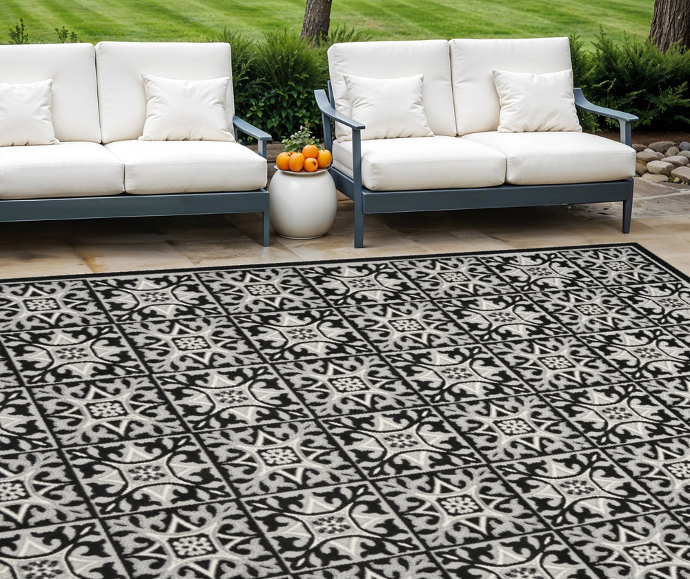 Homeroots 8' X 11' Black And White Geometric Non Skid Indoor Outdoor Area Rug  Polypropylene 505654