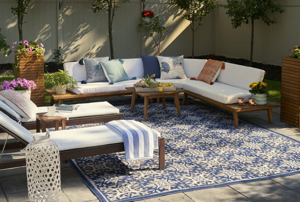 Homeroots 7' X 10' Blue Fleur De Lis Stain Resistant Non Skid Area Rug  Polypropylene 505656