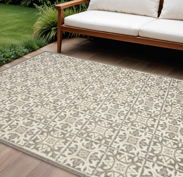 HomeRoots 9' Elegant Ivory and Grey Fleur De Lis Area Rug - Stain Resistant, Non-Skid, Perfect for Homes 6' X 9' 505660