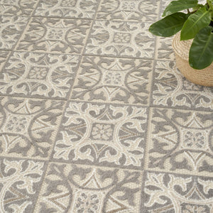HomeRoots 9' Elegant Ivory and Grey Fleur De Lis Area Rug - Stain Resistant, Non-Skid, Perfect for Homes 6' X 9' 505660