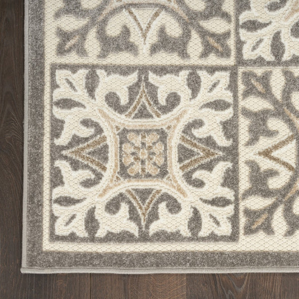 HomeRoots 9' Elegant Ivory and Grey Fleur De Lis Area Rug - Stain Resistant, Non-Skid, Perfect for Homes 5' X 8' 505663