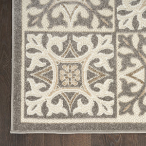 Homeroots 5' X 8' Ivory And Grey Fleur De Lis Stain Resistant Non Skid Area Rug  Polypropylene 505663