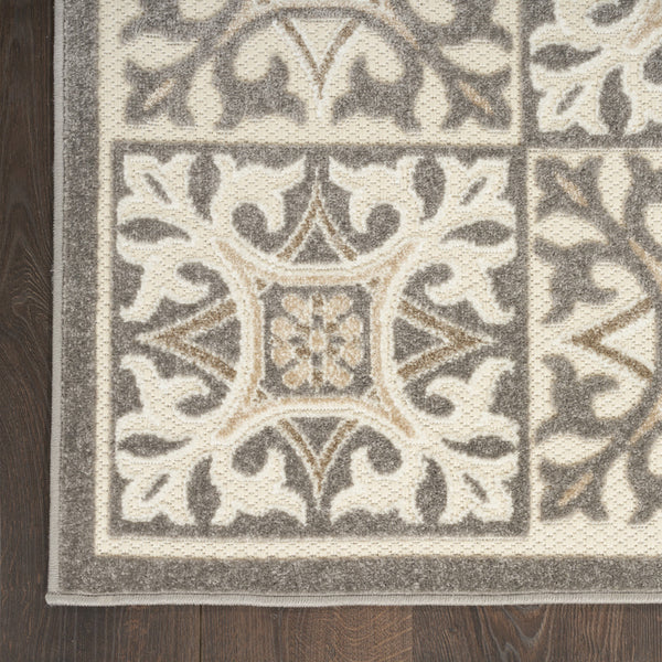 Homeroots 5' X 8' Ivory And Grey Fleur De Lis Stain Resistant Non Skid Area Rug  Polypropylene 505663