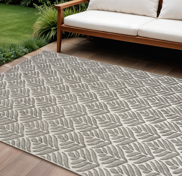 HomeRoots 9' Charcoal Floral Area Rug - Stain Resistant, Non-Skid, Ideal for Family Spaces and Everyday Use 6' X 9' 505670