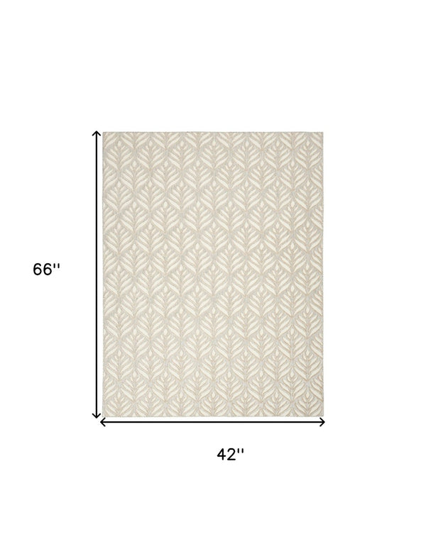 Homeroots 4' X 6' Elegant Ivory And Grey Floral Stain Resistant Non-skid Area Rug For Stylish Spaces 4' X 6' Polypropylene 505677