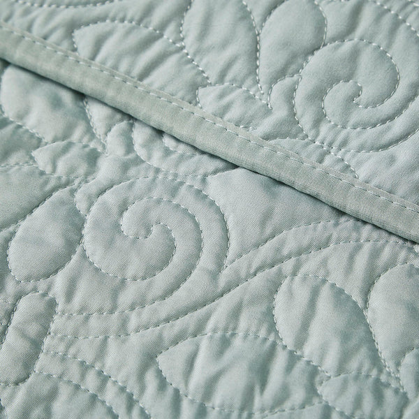 JLA Home Madison Park - Oversized Quilted Throw with Quebec Stitch Pattern, Plush Cotton Fill for Cozy Layering & Décor Texture Seafoam MP50-2987