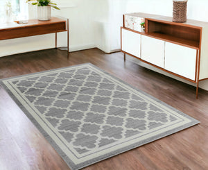 Homeroots 4' X 6' Grey Moroccan Area Rug  Polypropylene 506650