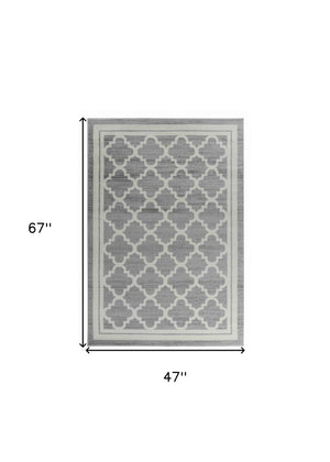 Homeroots 4' X 6' Grey Moroccan Area Rug  Polypropylene 506650