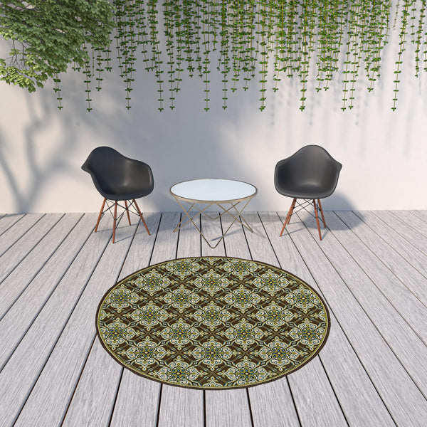 Homeroots 8' X 8' Brown And Ivory Round Floral Stain Resistant Indoor Outdoor Area Rug  Polypropylene 506725