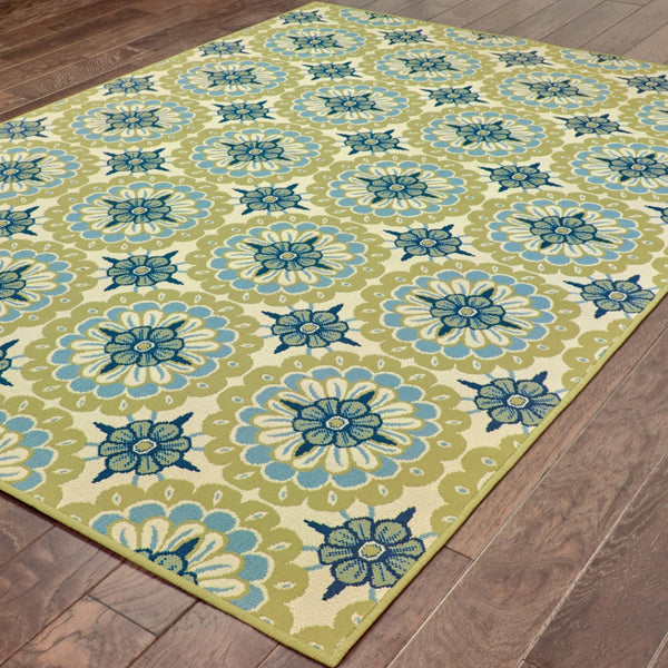 Homeroots 4' X 6' Green And Ivory Floral Stain Resistant Area Rug - Perfect For Indoor & Outdoor Spaces! Green,Ivory Polypropylene 506771