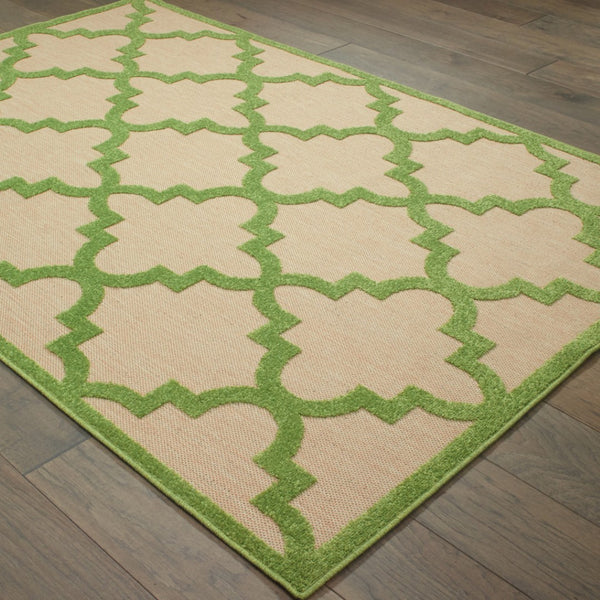 HomeRoots 5' Green Geometric Indoor/Outdoor Area Rug - Stain Resistant, Modern Style for High-Traffic Spaces Sand/ Green 9'10" x 12'10" 506797