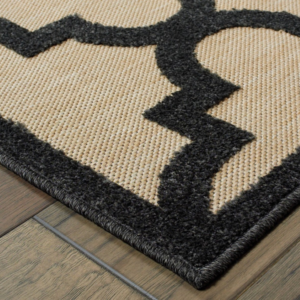 HomeRoots 5' Green Geometric Indoor/Outdoor Area Rug - Stain Resistant, Modern Style for High-Traffic Spaces Sand/ Charcoal 5'3" x 7'6" 506806