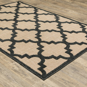 HomeRoots 5' Green Geometric Indoor/Outdoor Area Rug - Stain Resistant, Modern Style for High-Traffic Spaces Sand/ Charcoal 5'3" x 7'6" 506806