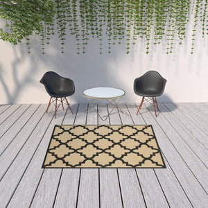 HomeRoots 5' Green Geometric Indoor/Outdoor Area Rug - Stain Resistant, Modern Style for High-Traffic Spaces Sand/ Charcoal 5'3" x 7'6" 506806