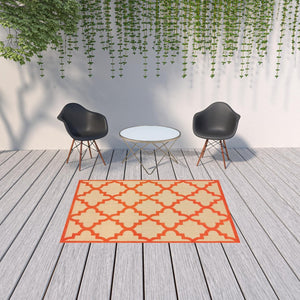 HomeRoots 5' Green Geometric Indoor/Outdoor Area Rug - Stain Resistant, Modern Style for High-Traffic Spaces Sand/ Orange 5'3" x 7'6" 506812