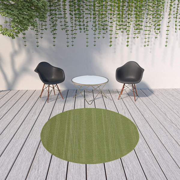 Homeroots 8' X 8' Green Round Stain Resistant Indoor Outdoor Area Rug Green Polypropylene 506932