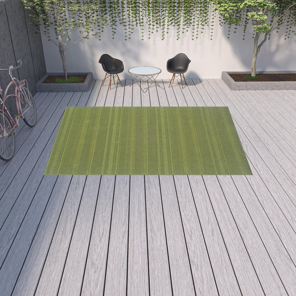 Homeroots 9' X 13' Green Stain Resistant Indoor Outdoor Area Rug Green Polypropylene 506933