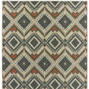 HomeRoots 5' Geometric Gray Indoor-Outdoor Area Rug with Stain Resistance for Modern Living Spaces and Patios 5'3" x 7'3" 506961