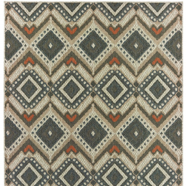 HomeRoots 5' Geometric Gray Indoor-Outdoor Area Rug with Stain Resistance for Modern Living Spaces and Patios 5'3" x 7'3" 506961