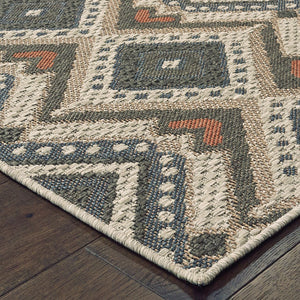 HomeRoots 5' Geometric Gray Indoor-Outdoor Area Rug with Stain Resistance for Modern Living Spaces and Patios 6'7" x 9'2" 506962