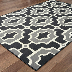 HomeRoots 5' Geometric Black and Gray Area Rug - Stain Resistant, Modern Design for Indoor and Outdoor Use 7'10" x 10'10" 507001