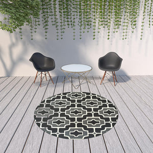 HomeRoots 5' Geometric Black and Gray Area Rug - Stain Resistant, Modern Design for Indoor and Outdoor Use 7'10" Round 507003