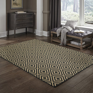 Homeroots 4' X 6' Black And Tan Geometric Stain Resistant Rug - Stylish Indoor/Outdoor Accent For Any Space 3'7" X 5'6" Polypropylene 507007