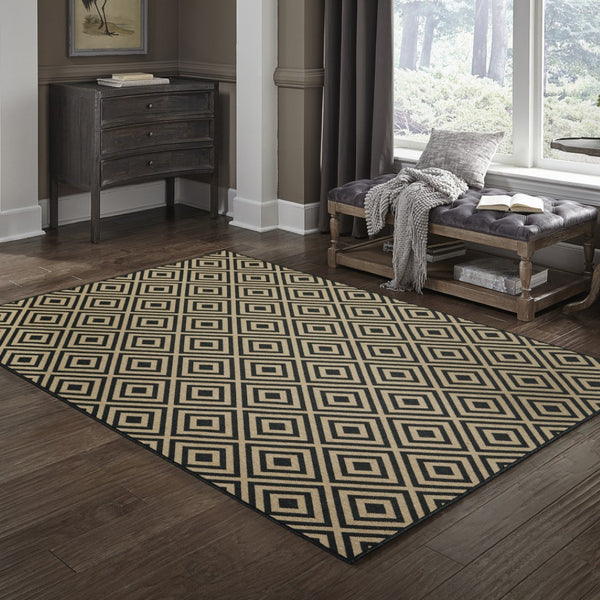 Homeroots 4' X 6' Black And Tan Geometric Stain Resistant Rug - Stylish Indoor/Outdoor Accent For Any Space 3'7" X 5'6" Polypropylene 507007