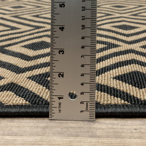 Homeroots 8' X 8' Black And Tan Round Geometric Stain Resistant Indoor Outdoor Area Rug  Polypropylene 507012