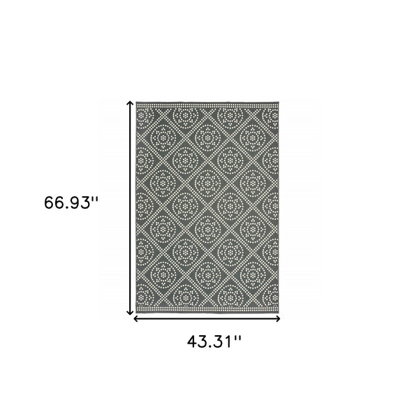 Homeroots 4' X 6' Gray And Ivory Geometric Area Rug - Stain Resistant, Indoor/Outdoor, Perfect For Kids & Pets 3'7" X 5'6" Polypropylene 507034