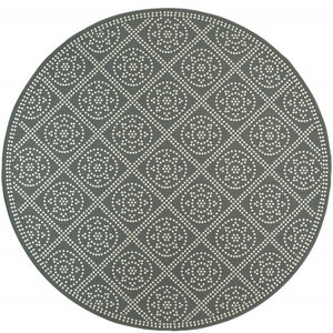 HomeRoots 5' Gray and Ivory Geometric Area Rug - Stain Resistant, Versatile for Indoor and Outdoor Spaces 7'10" Round 507039